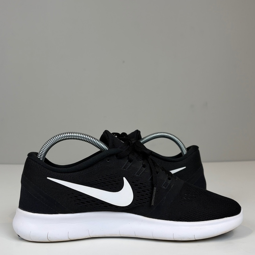 Nike Women’s Free Run Black & White Sneakers SZ 9.5 - Picture 7 of 9